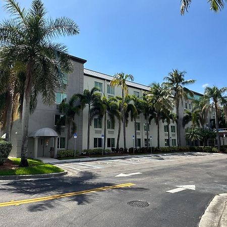 La Quinta Inn & Suites By Wyndham Sawgrass Sunrise Buitenkant foto