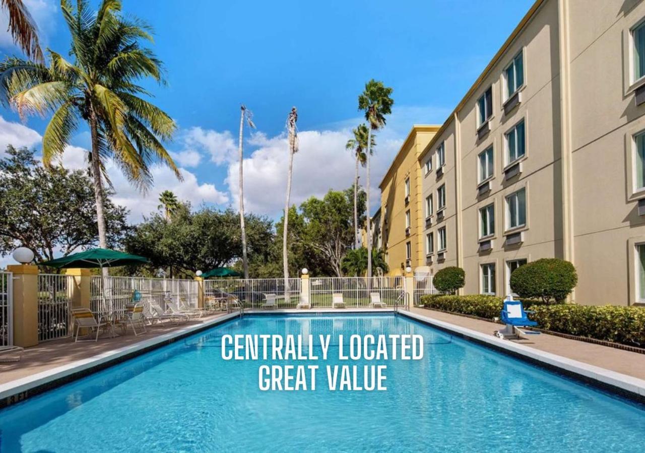 La Quinta Inn & Suites By Wyndham Sawgrass Sunrise Buitenkant foto